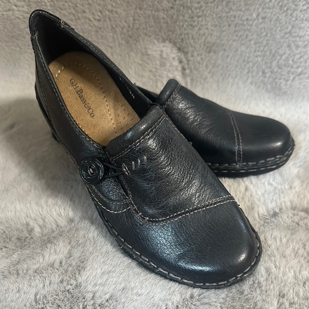 G.H. Bass & Co. Black Loafers with Textured Leather Finish